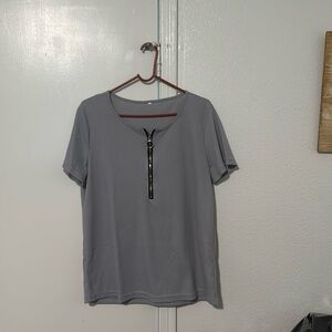 Gray woman’s top with silver zipper brand new never worn